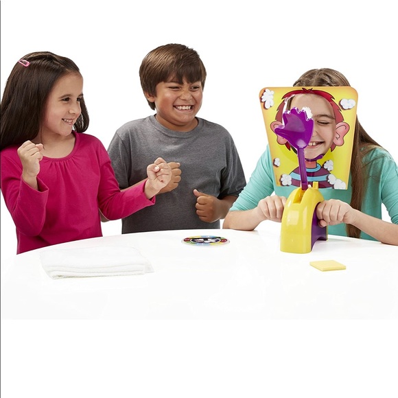 HASBRO Pie Face Hilariously Fun Children’s Game - Picture 5 of 7